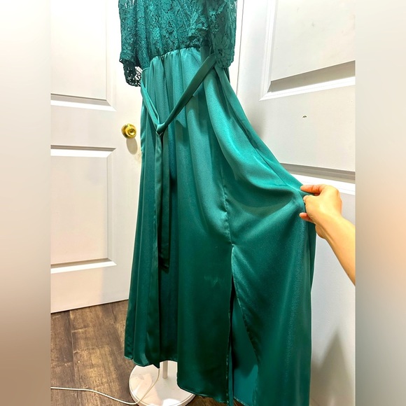 BloomChic Plus Size Guipure Lace Insert Cold Shoulder Split Party Dress - Picture 8 of 9